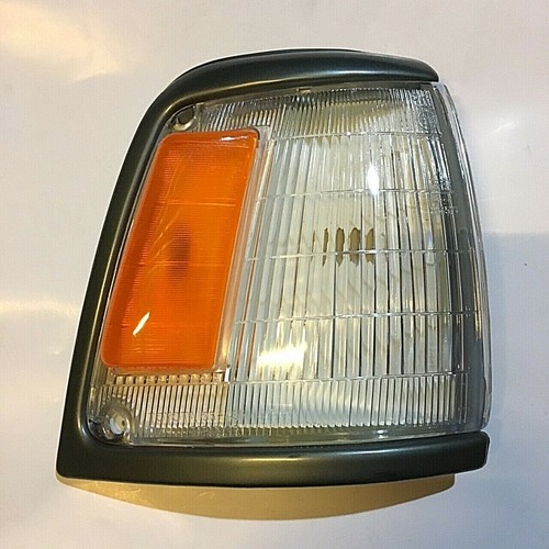 Front corner turn signal lights lamp pair Toyota Hilux LN100 5th gen 2WD 1988-97 - Picture 9 of 10
