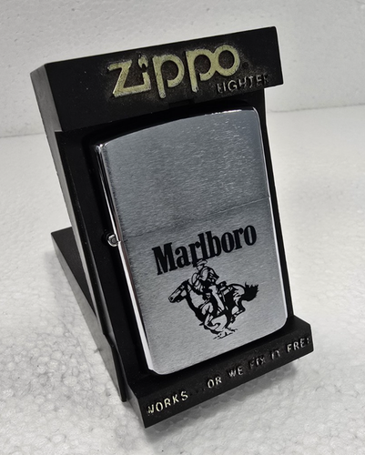 GENUINE Zippo Windproof Lighter MARLBORO COWBOY Brushed Chrome 1986 NEW RARE - Foto 2 di 9