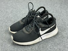Nike Tanjun Shoe Womens Size 8 Black Athletic Walking 812655-011