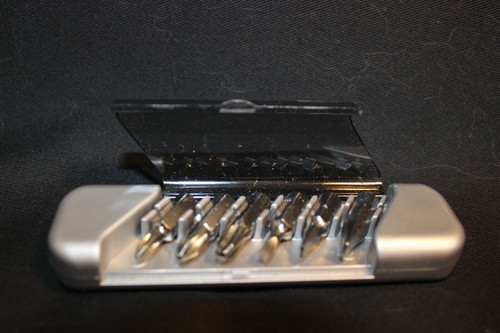 Portable Screwdriver set - 6 different sized of Flat/ Phillips Heads  - Picture 1 of 4