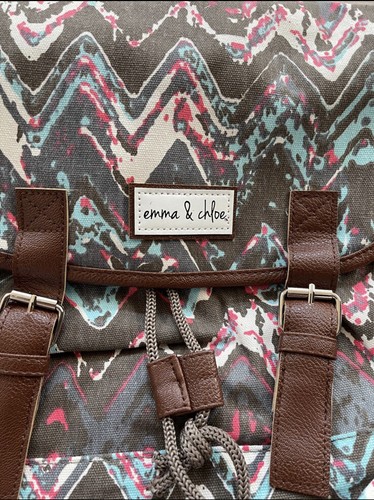 NWT Emma & Chloe Chevron Multicolor Multi Pocket Adjustable Backpack With Charm - Picture 5 of 10