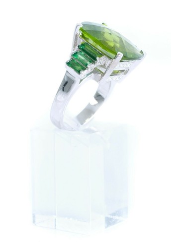 Cudhion Cut Light Green 12.68CT Peridot, Green Emerald & White CZ Fashion Ring - Picture 4 of 7