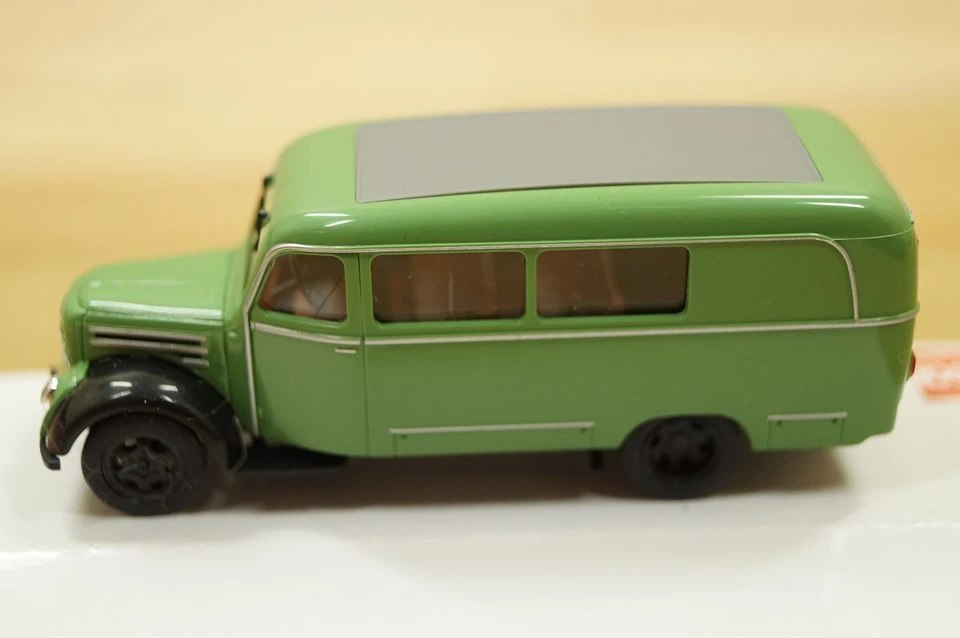 HO 1:87 Busch 51850 Robur Garant K 30 Kombi Furgone 1957 " Verde " Nuovo OVP - Immagine 3 di 4