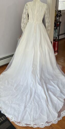 Abito da sposa vittoriano avorio collo alto pizzo | Abito prateria vintage - Foto 13 di 15