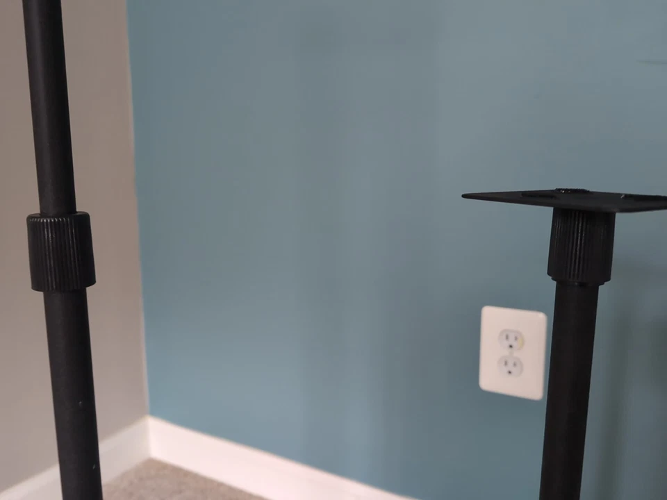 Par de soportes de altavoz ajustables, 24-35" de altura para estantería pequeña Foto 3 de 4