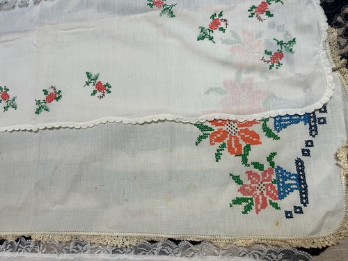 Vintage Lot of 29 Embroidered or Painted Runners Placements Tea Towels Some Age - Picture 4 of 11