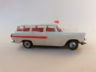 Voiture miniature NOREV 1/43 en plastique - SIMCA Marly ambulance - Photo 1/4
