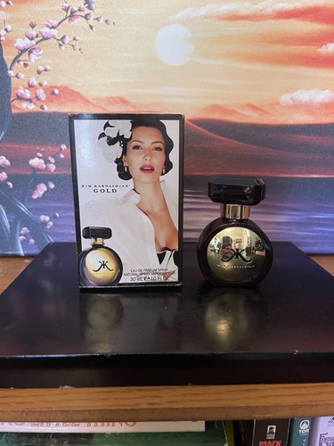KIM KARDASHIAN GOLD EAU DE PARFUM SPRAY 1.0 FL OZ / 30 ML - TRAVEL SIZE - Picture 2 of 5