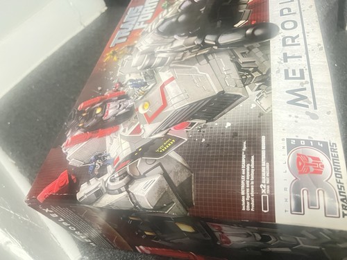 METROPLEX Transformers Generations Biggest Ever! Autobot Over 2 ft tall - Picture 8 of 10