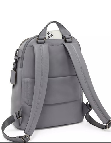 Nueva Mochila Tumi Voyageur Hannah con Portátil Pkt - Cuero Gris Perla 196466PGYL - Imagen 4 de 14