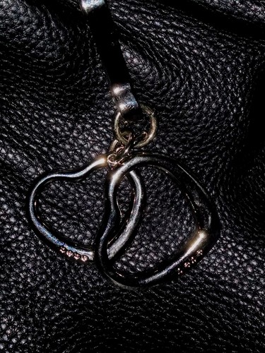 BEBE Blk Pebbled Leather Med. Patent Heart Handle Tote Bag Purse Charm EUC ❤️ - Bild 7 von 24