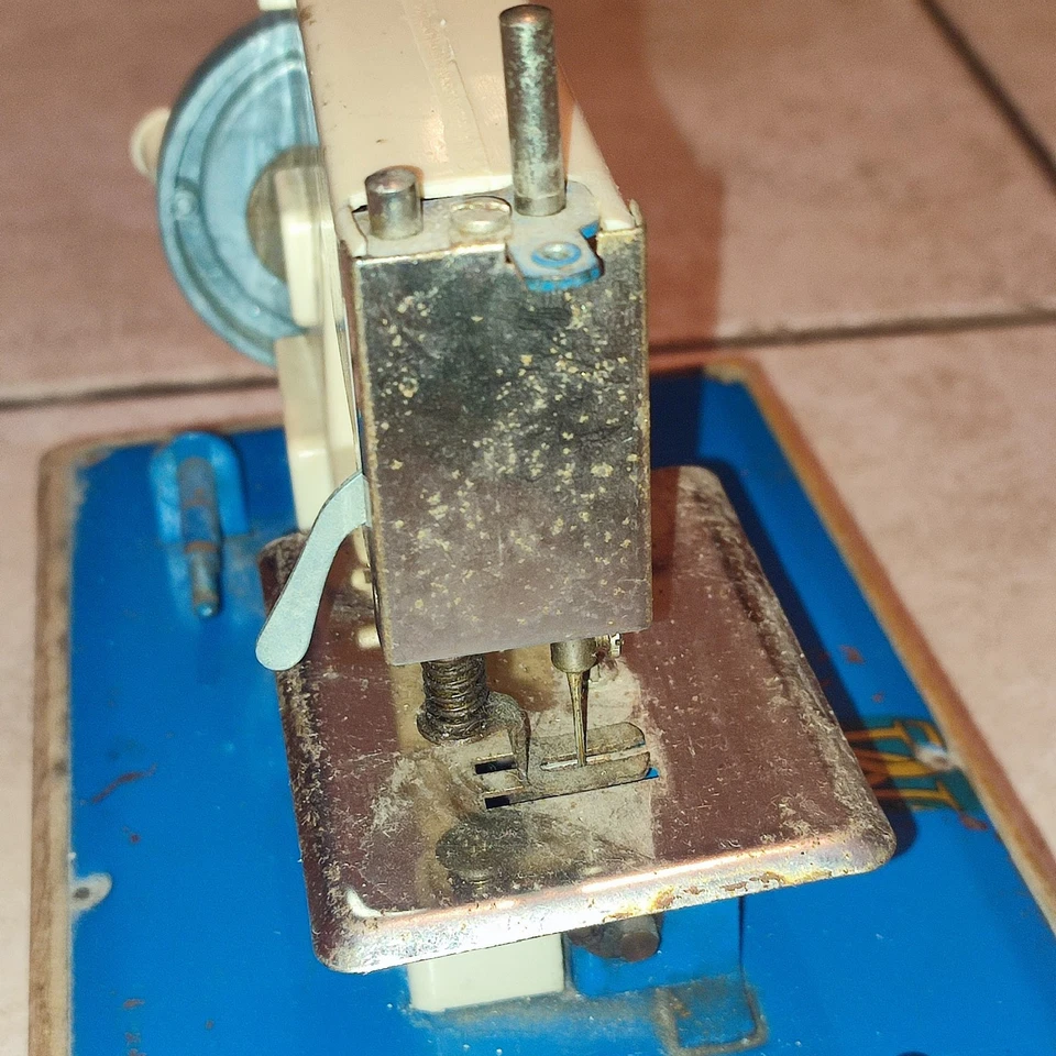 Machine à coudre Poupée jouet MG Ancien - Photo 4/4
