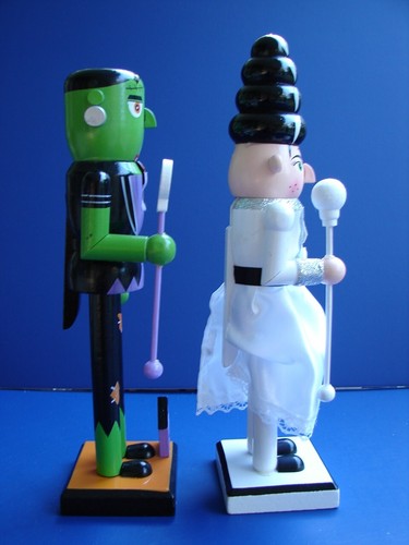 UNIVERSAL MONSTERS NUTCRACKERS ~ 9.5" TALL FRANKENSTEIN & BRIDE OF FRANKENSTEIN - Picture 4 of 14