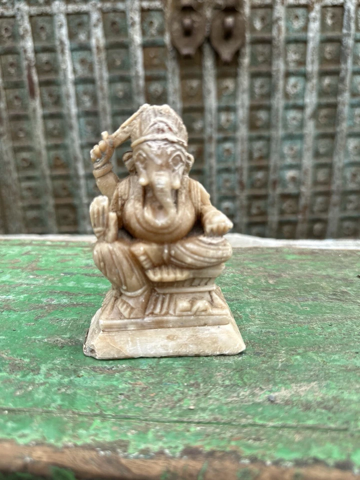 Escultura antiga de pedra de mármore esculpida à mão do deus hindu Ganesha - Imagem 3 de 4