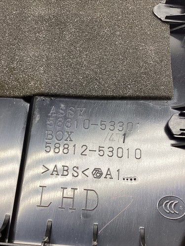 2017-2019 LEXUS IS250 IS350 IS300 CENTER CONSOLE LEATHER ASSEMBLY OEM - Picture 7 of 7