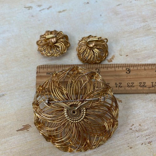 Lot of pins and clip on earrings - Picture 6 of 7