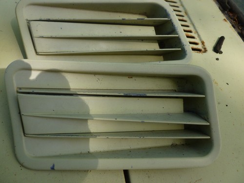 1967 Ford Mustang Quarter Panel Fake Air Vents Nice Condition w Nuts 67 - Picture 3 of 4