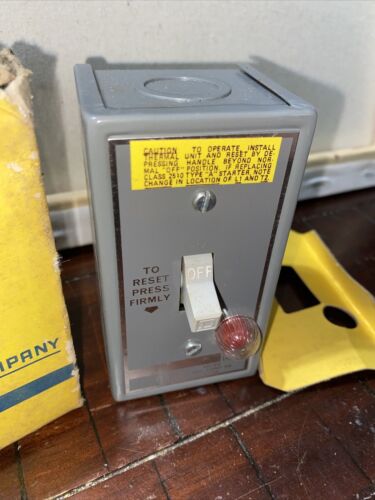 SQD 2510FG2P FHP MANUAL STARTER NEMA 1 - Picture 2 of 5