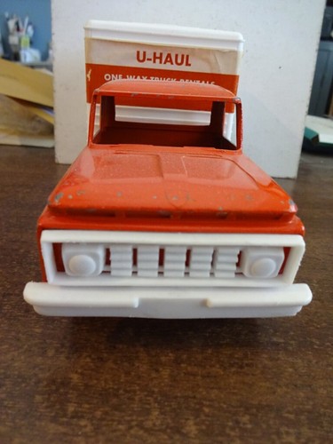 60'S U-HAUL TOOTSIE TOY TRUCK & (2) 1945-1970 25TH ANNIVERSARY PINBACKS NO BOX - Picture 4 of 9