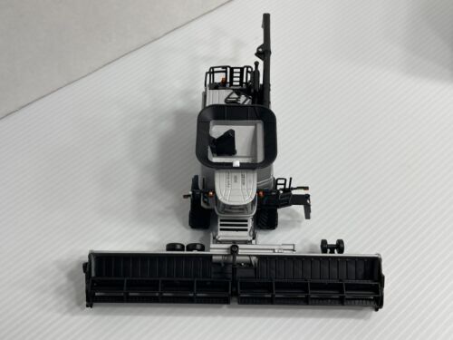 1/64 Scale - ERTL Case IH 8250 Combine (2020 Farm Show Special Silver Edition) - Picture 10 of 15