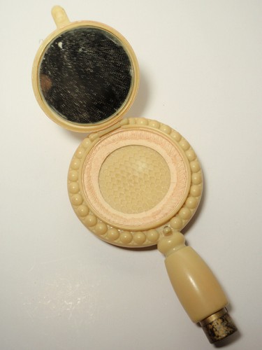 Vintage Trio-Ette plastica goffrata rosa tripla vanità trucco custodia compatta *così com'è* - Foto 4 di 9