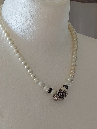 Vintage Faux Pearl Beads & Silvertone Flowers Heart Toggle - Picture 1 of 12