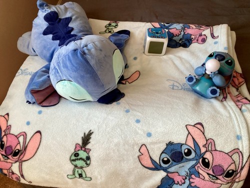 Disney Stitch Konvolut Stichkissen aus Disneyland, Uhr, Lampe plus ein Überwurf