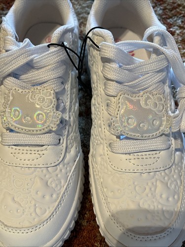 Neu mit Etikett Hello Kitty Forever 21 LIMITED EDITION GRÖSSE 6 weiß TENNISSCHUHE - Bild 2 von 16