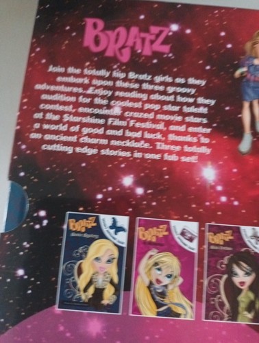 Bratz Totally Awesome Tales Bookset - Picture 4 of 4