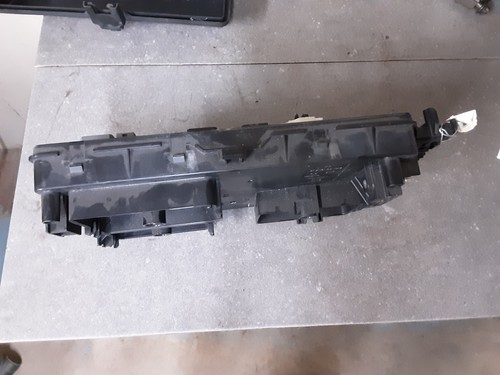 Bloque de fusibles compartimento delantero OEM GM 20918981 - Imagen 13 de 15