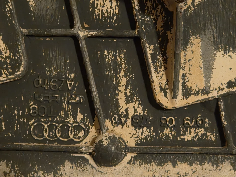 Audi S4 Cabriolet 2004 cubiertas de válvula de metal usadas de fábrica Foto 4 de 4