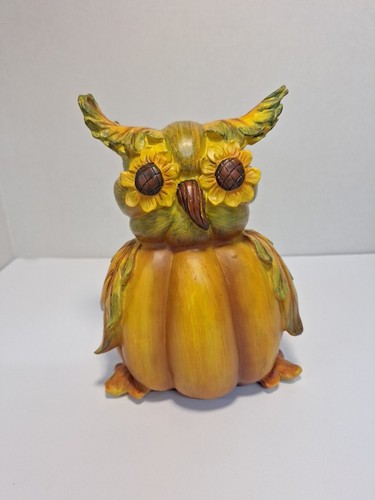 Adorabile statuina gufo d'autunno. Occhi di Girasole, Corpo di Zucca, Foglie per Ali... - Foto 7 di 7