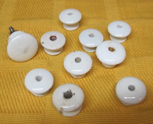 10-All-White-Porcelain-Knobs-Kitchen-Cupboad-Drawer-Pulls-Mixed-Lot-Har39