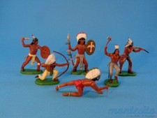BRITAINS DSG INDIANS on FOOT 6 figures FAR WEST PLASTIC TOY SOLDIERS