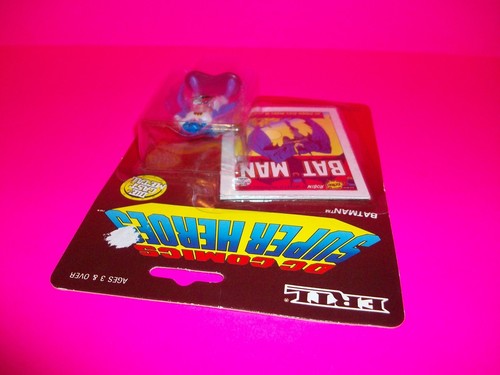 Ertl BATMAN Die-Cast Metal Action Figure w Mini DC COMIC BOOK Super Hero  - Picture 11 of 12