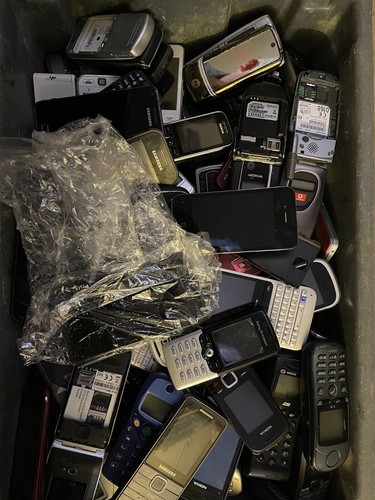 KONVOLUT mit über 600 alten Handy´s mit und ohne Akku´s - Bild 4 von 20