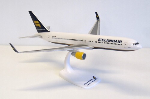New! PPC Holland 223960 Icelandair Boeing 767-300ER, reg. TF-ISW - 1:200 model - Picture 4 of 4
