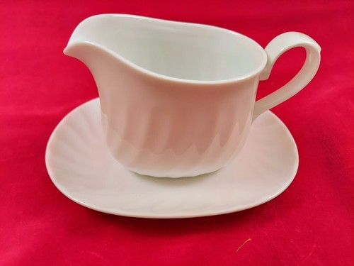 Corelle Enhancements White Swirl by Corning Gravy Boat and Underplate Japan - Picture 1 of 8