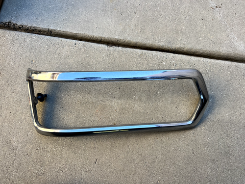 1972 MERCEDES-BENZ 280SEL W108 RIGHT SIDE TAIL LIGHT TRIM BEZEL OEM 1088260259 - Bild 1 von 7