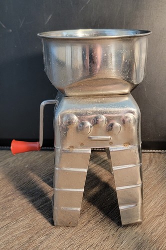 Mid-century Modern Atomic Rocket Launch Tower Nut Chopper Kitchen Tool Aluminum  - Imagen 2 de 19