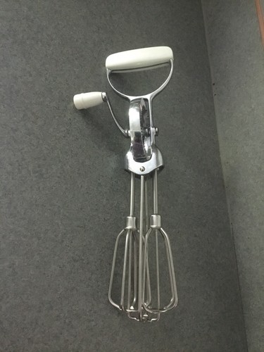 Herramienta batidora manual giratoria de acero inoxidable vintage, excelente funciona sin problemas - Imagen 1 de 13