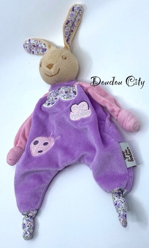 3079🌟Flaches Kuscheltier Hase QUE DU BONHEUR 2015 lila rosa Marienkäfer Blumen - Bild 2 von 4