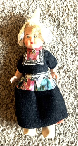 Vintage Dutch-Netherlands-Holland-Dutch Girl Composition Doll Wooden Shoes All Orig - Bild 2 von 6