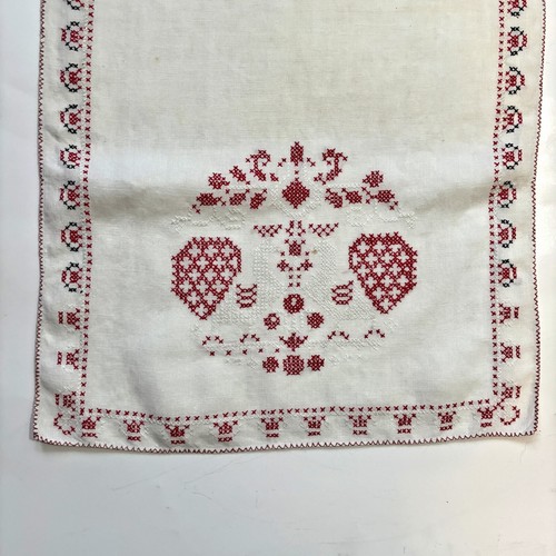 Kreuzstich bestickt Kommode Schal Läufer Vintage Landhaus Kern Shabby Deko - Bild 1 von 6