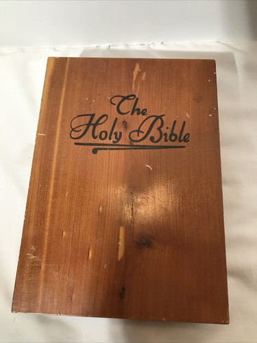 Vintage 1976 Holy Bible Illustrated Memorial & Catholic Edition in Wooden Box - Picture 2 of 6