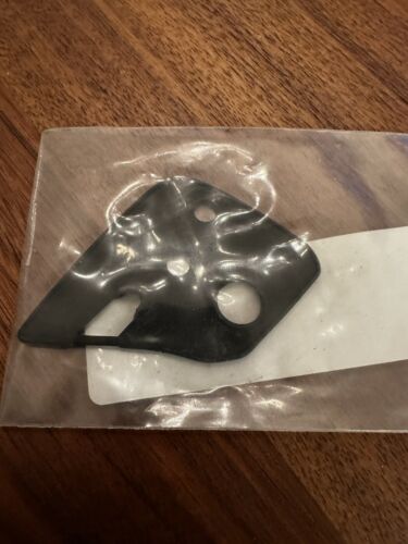 Genuine OEM Porsche 911 Mount Bracket Rubber Base 1994-98 Left and Right Seal - Picture 3 of 3