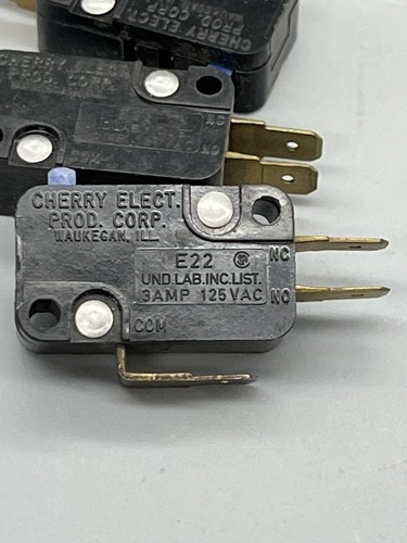 Lote de 10 interruptores de acción Cherry miniatura SNAP 3A 125V modelo # E22 - Imagen 2 de 3