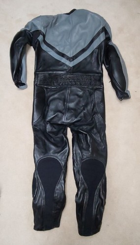 Bates Motorcycle Race Leathers with shoulder, elbow & knee pads - Size 38S - Picture 3 of 12
