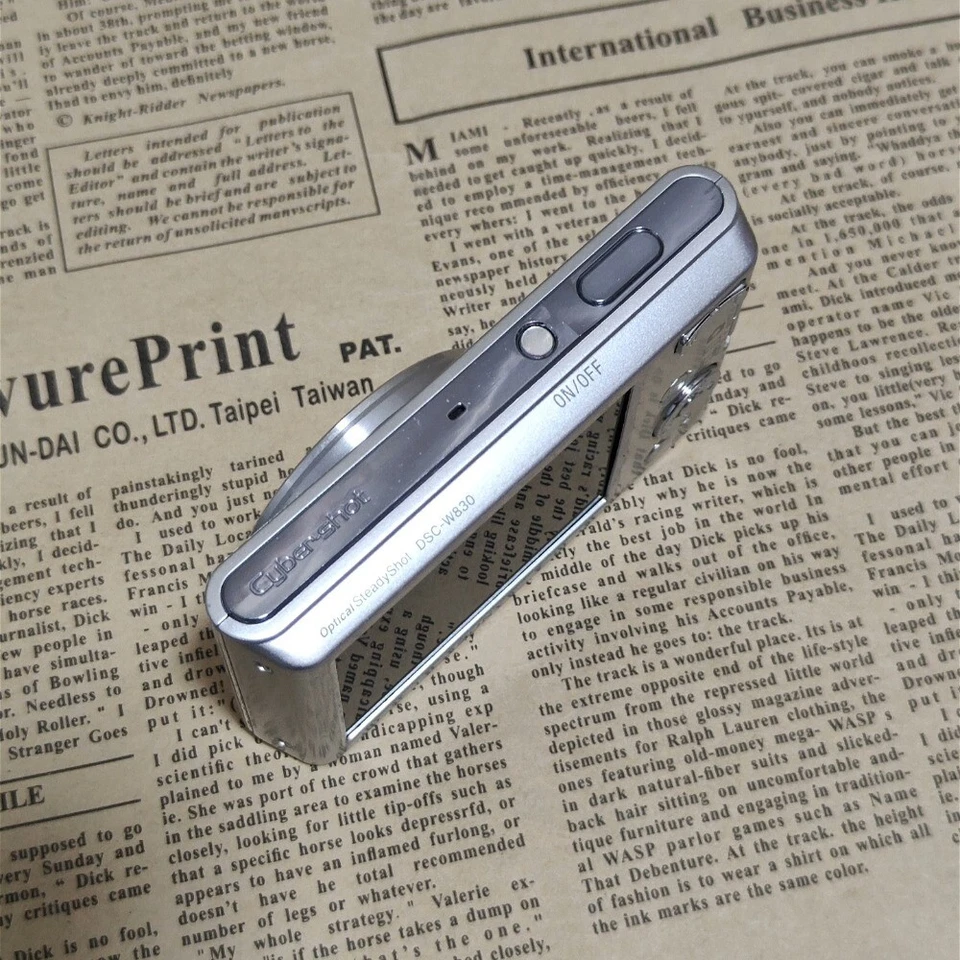 Sony Cyber-Shot DSC-W830 Digital Camera 8x Optical Zoom with Accessories Silver - Image 3 of 4