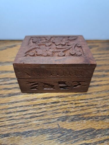VINTAGE HOLZ GESCHNITZTE SCHMUCKSCHATULLE - Bild 2 von 7